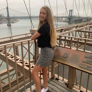 Meet your Posher, Ella